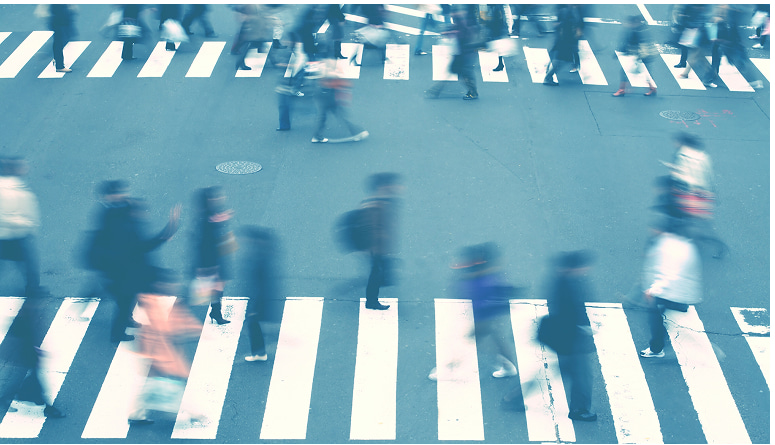 personas cruzando por un paso de cebra, ¿que derechos tienen?